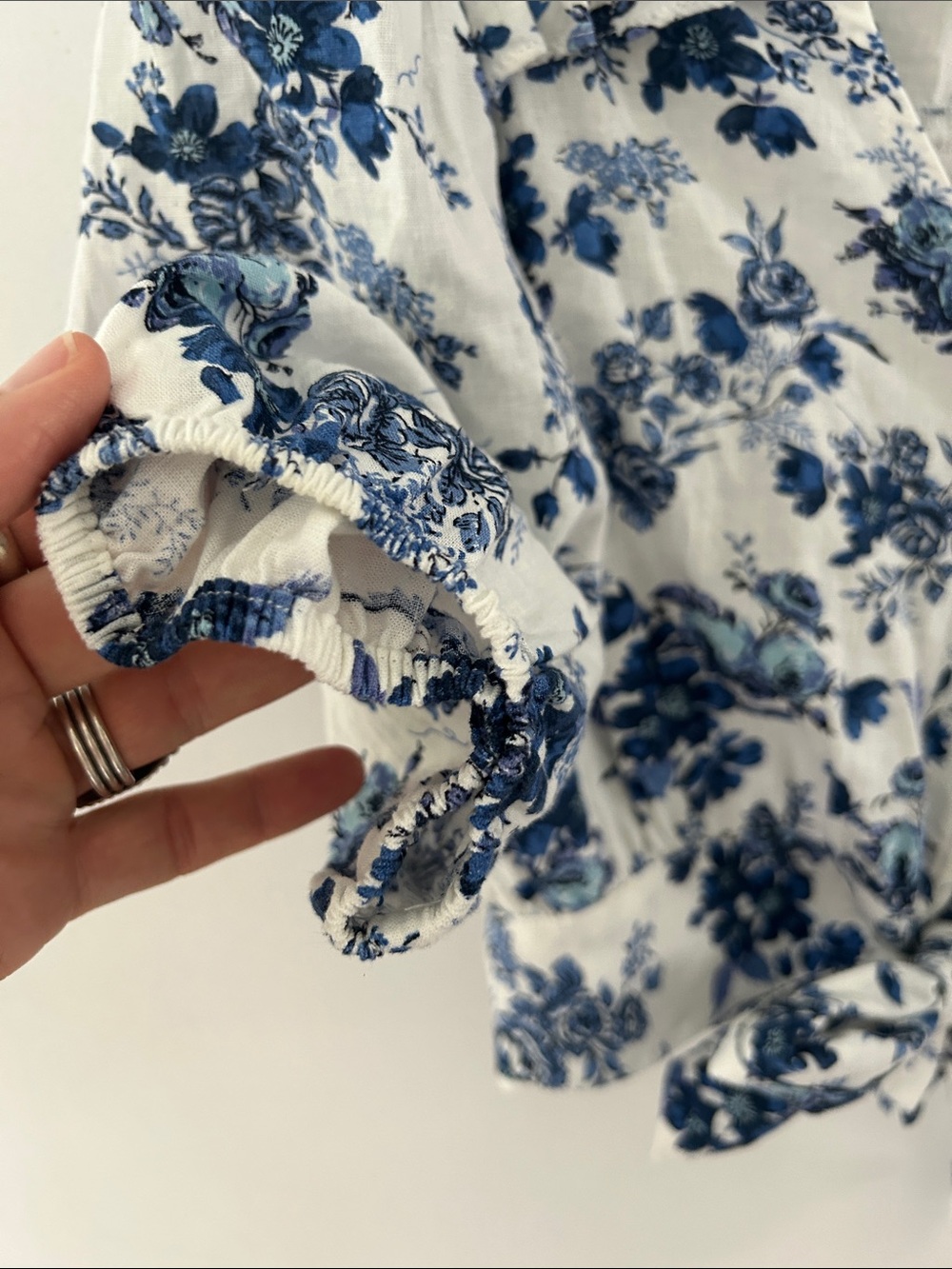 Cupcakes & Cashmere Tie-Front Crop Top Blue/White Floral Ruffle Peasant Milkmaid - Picture 4 of 16
